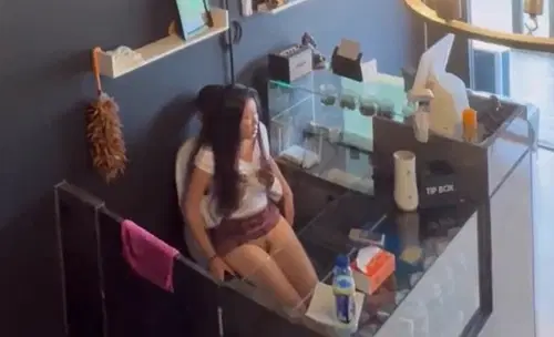 (sex Việt Nam)Lén địt nhau ở quầy thu ngân vội rút ra khi có khách vào