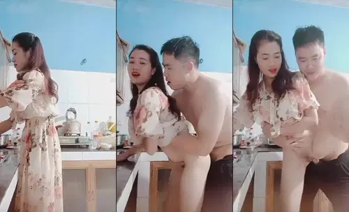 Sex Viet Em đang nấu ăn anh kéo váy lên đụ ngay tại bếp
